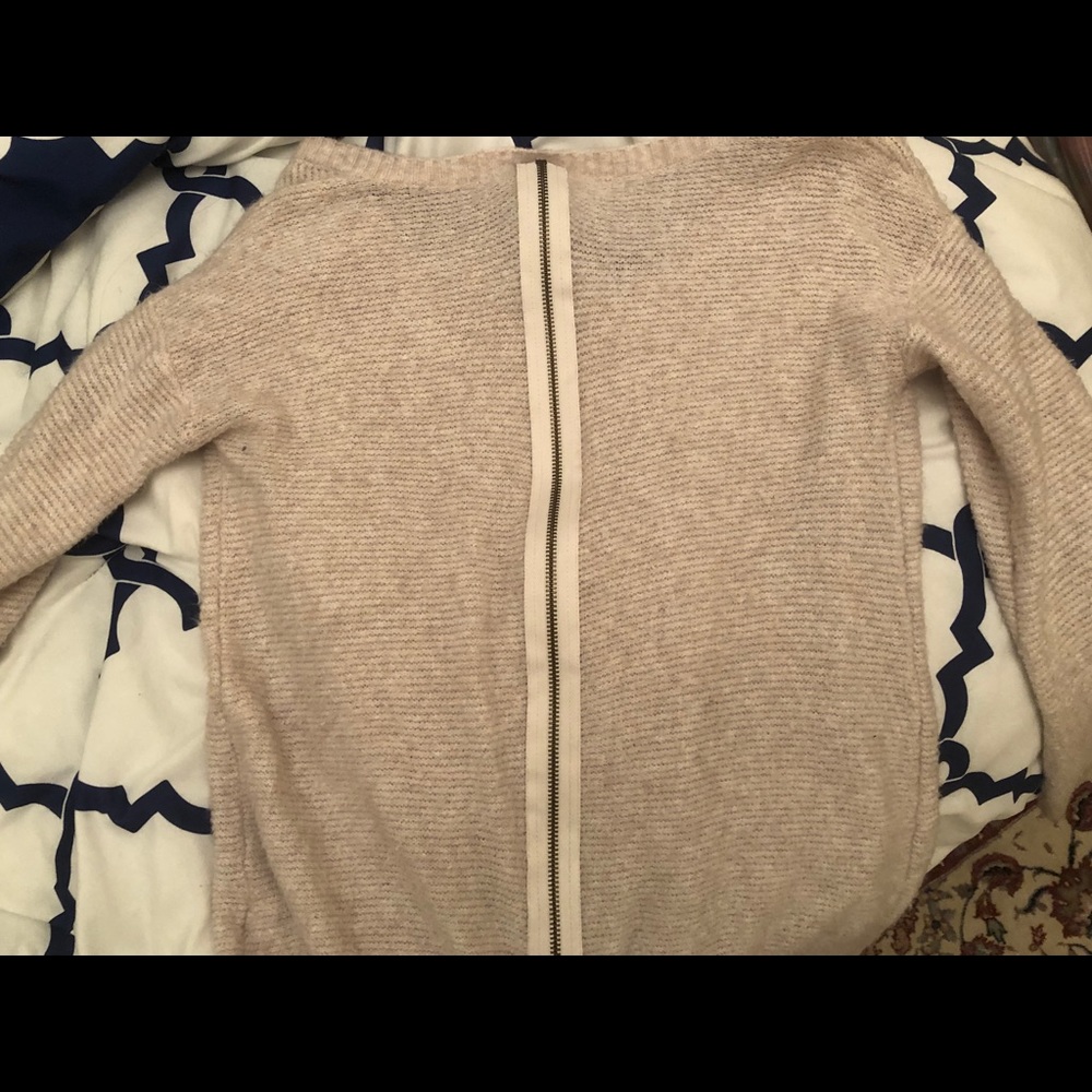 American Eagle beige sweater.